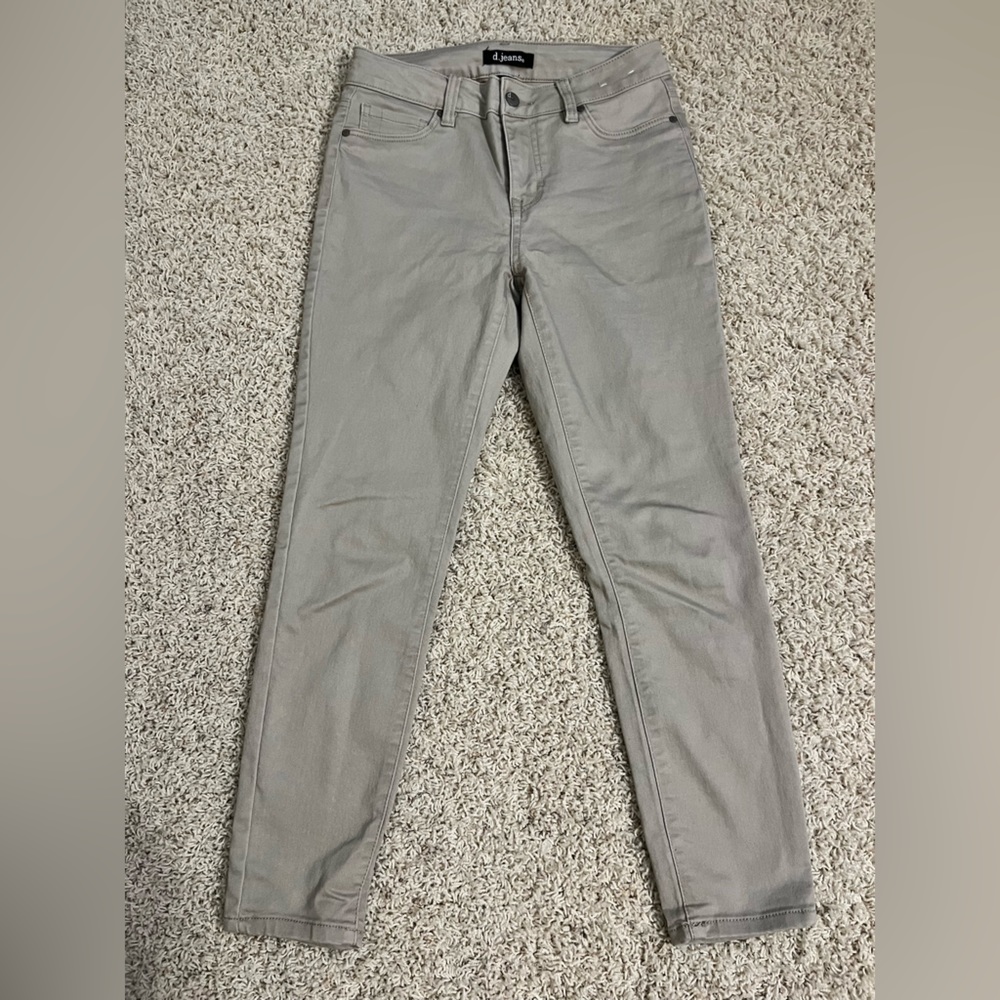 d.jeans size 4 cropped khaki jeggins